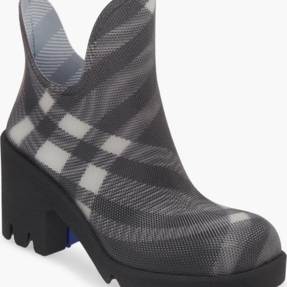 Burberry Women’s Marsh Textured Ankle Boot NEW in box - Picture 4 of 13